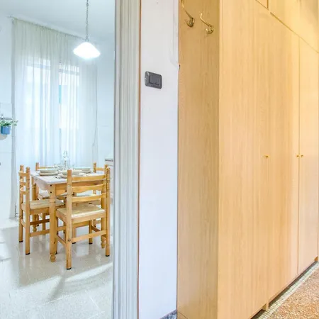 1 Bedroom In * Génova