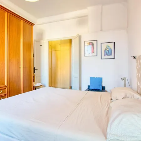 1 Bedroom Nice Apartment In Genova Appartement *